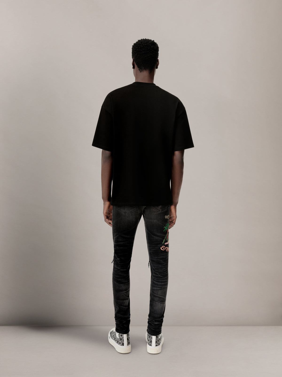 AMIRI SCRIPT TEE BLACK — vista 4