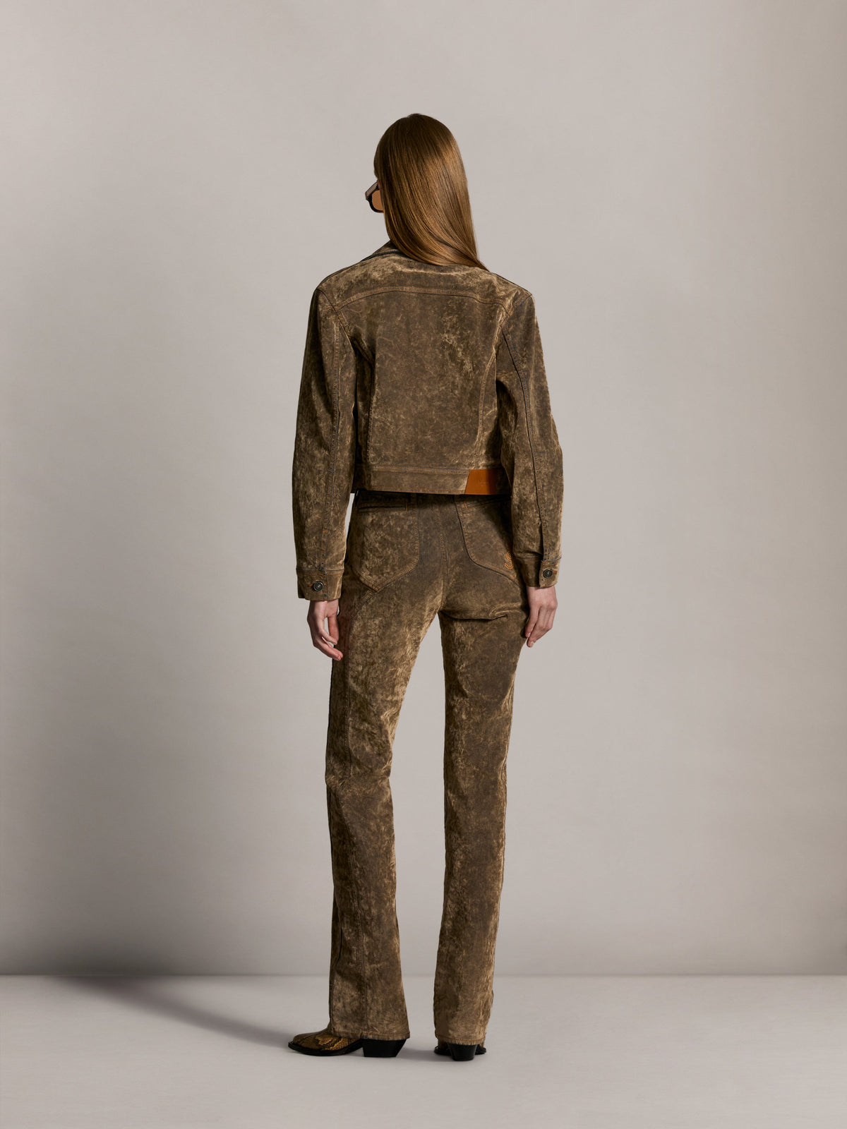 AMIRI FLOCK VINTAGE CUT JEAN FOSSIL — vista 4