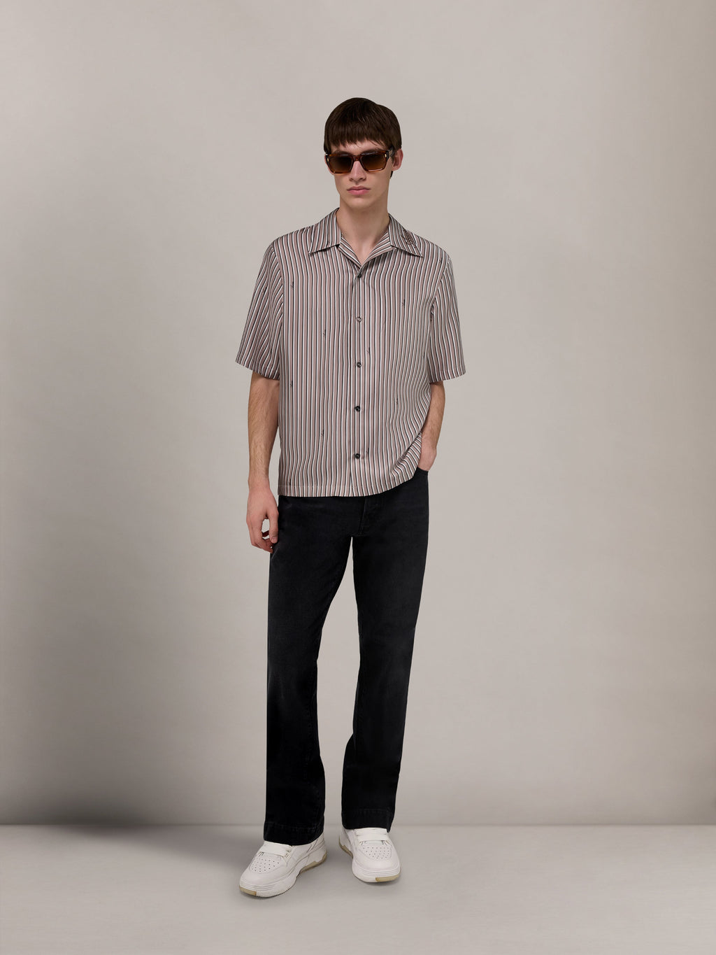 AMIRI SCRIPT BOWLING SHIRT MOCHA — vista 2
