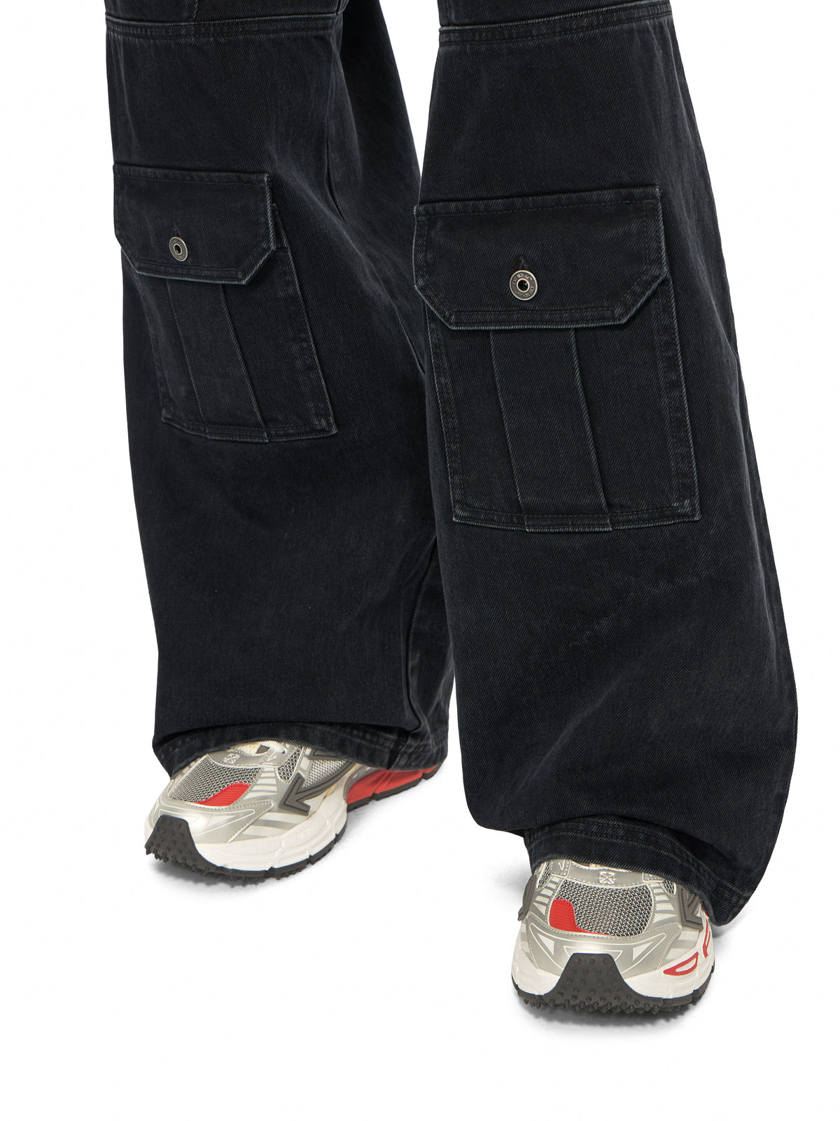 OFF-WHITE HALF ARROW CARGO JEANS STONE RAW BLACK — vista 5
