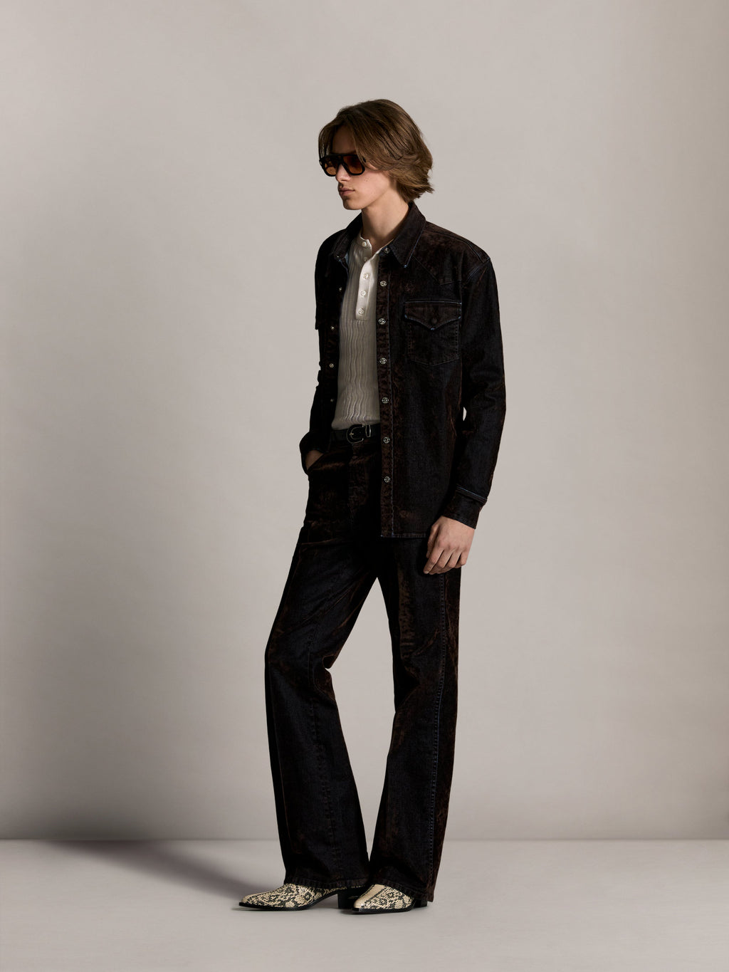 AMIRI FLOCK LONG SLEEVE DENIM SHIRT HUSK — vista 3