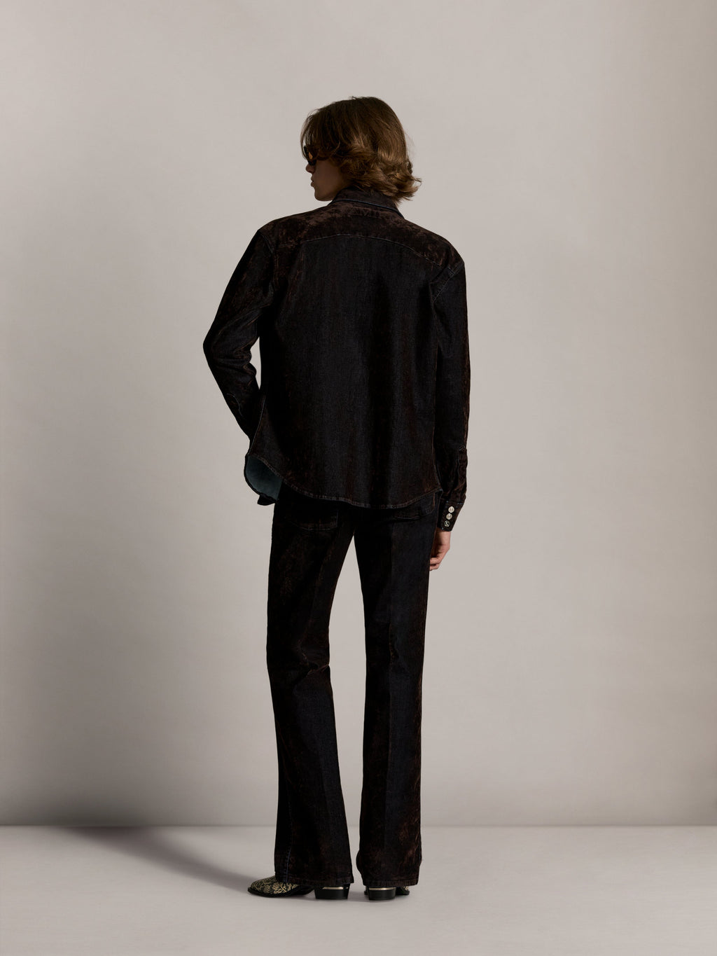 AMIRI FLOCK LONG SLEEVE DENIM SHIRT HUSK — vista 4