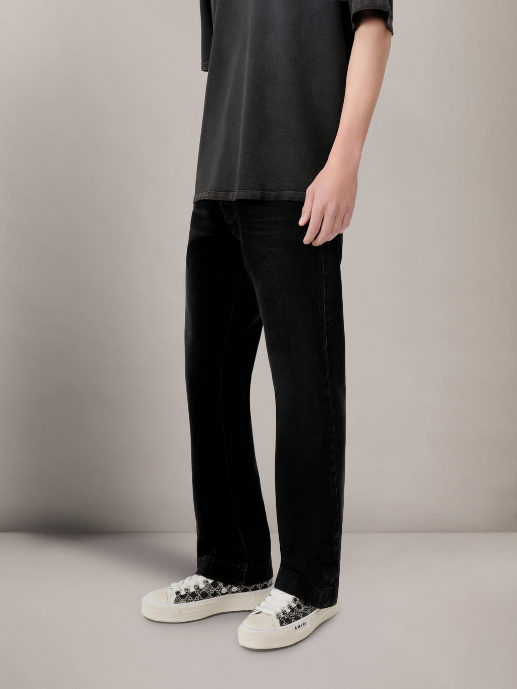 AMIRI STRAIGHT FLARE JEAN VINTAGE BLACK — vista 3