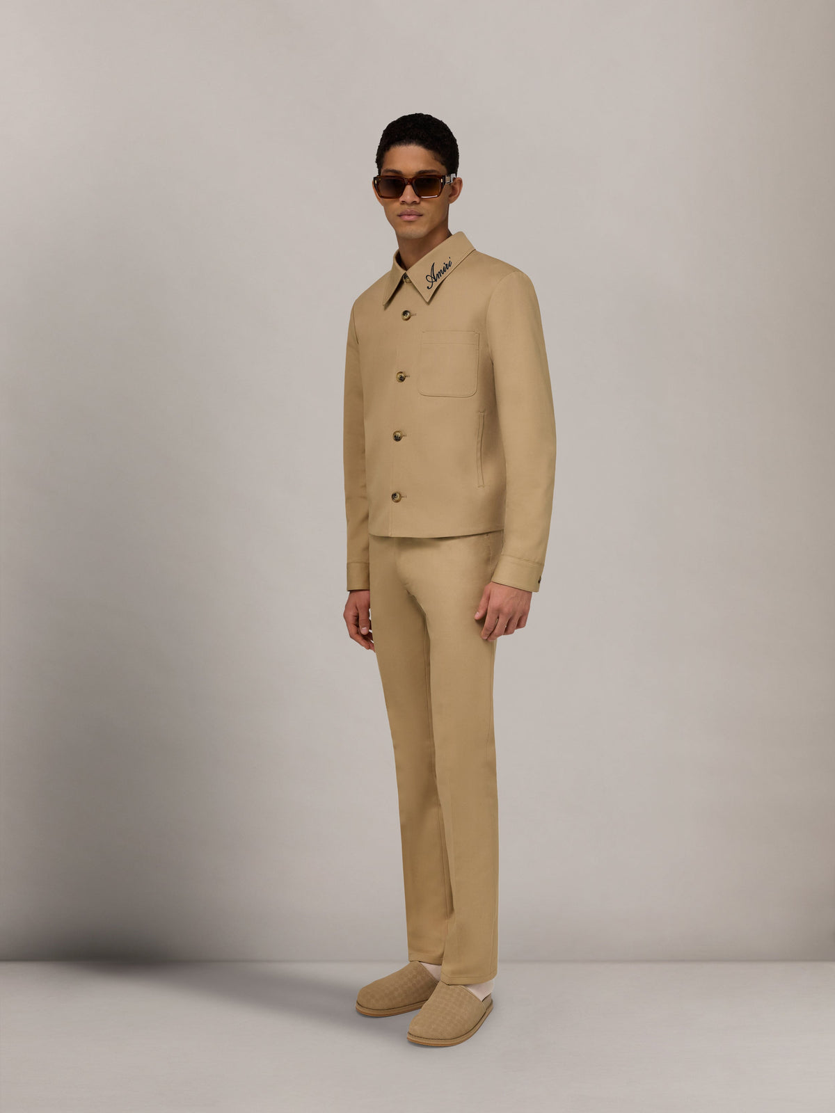 AMIRI SCRIPT COLLAR SHIRT JACKET EARTH — vista 3