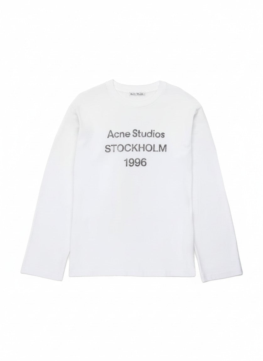 Camiseta de manga larga blanca de The Hype Company con logo Acne Studios Stockholm 1996 en cristales brillantes