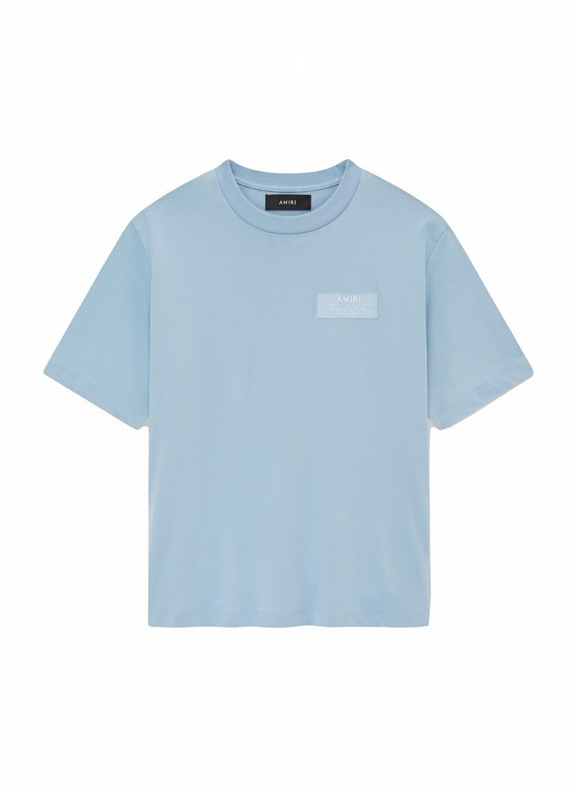 Camiseta The Hype Company AMIRI Imagination and Dreams en azul claro con parche con logo en el pecho