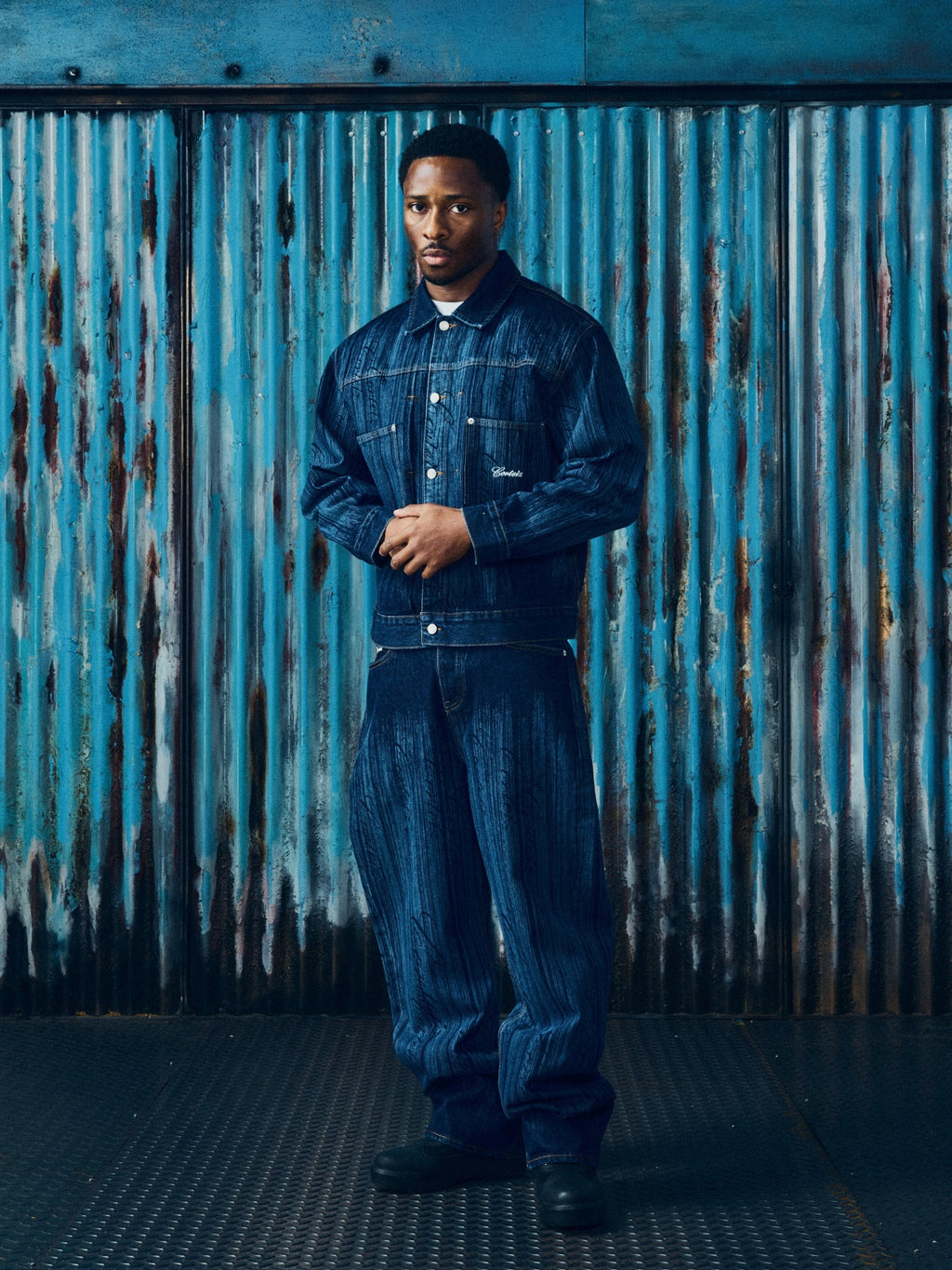 CORTEIZ STRIKE BAGGY JEANS DARK WASH
