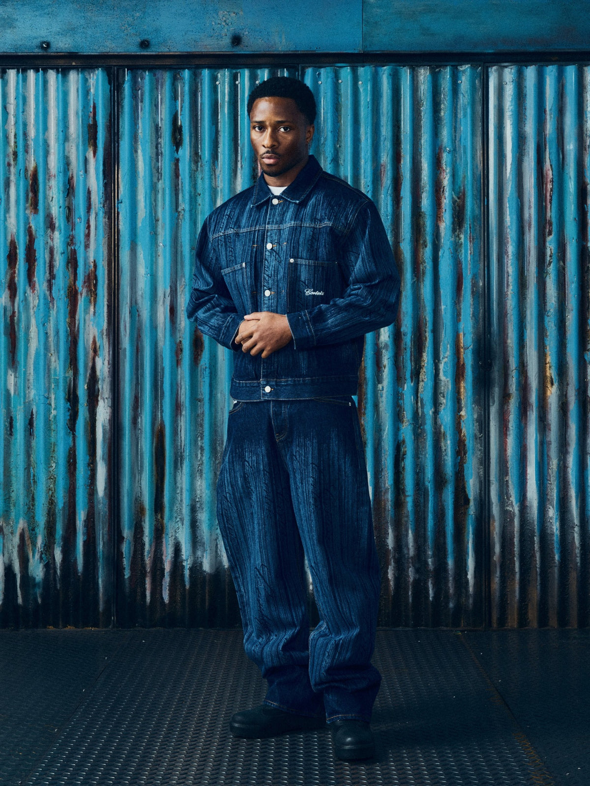 CORTEIZ STRIKE BAGGY JEANS DARK WASH