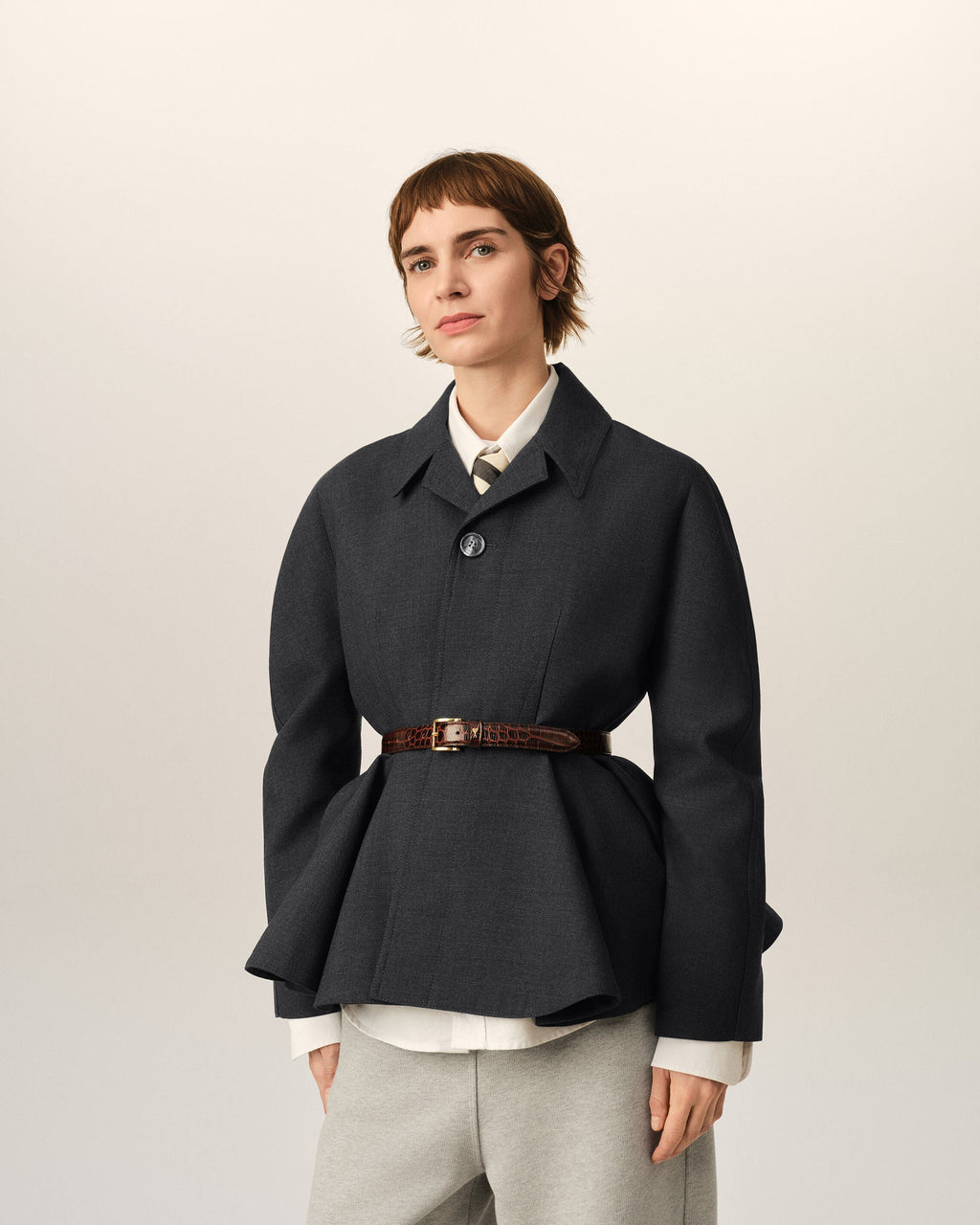 AMI PARIS GREY PEPLUM WOOL JACKET — vista 3