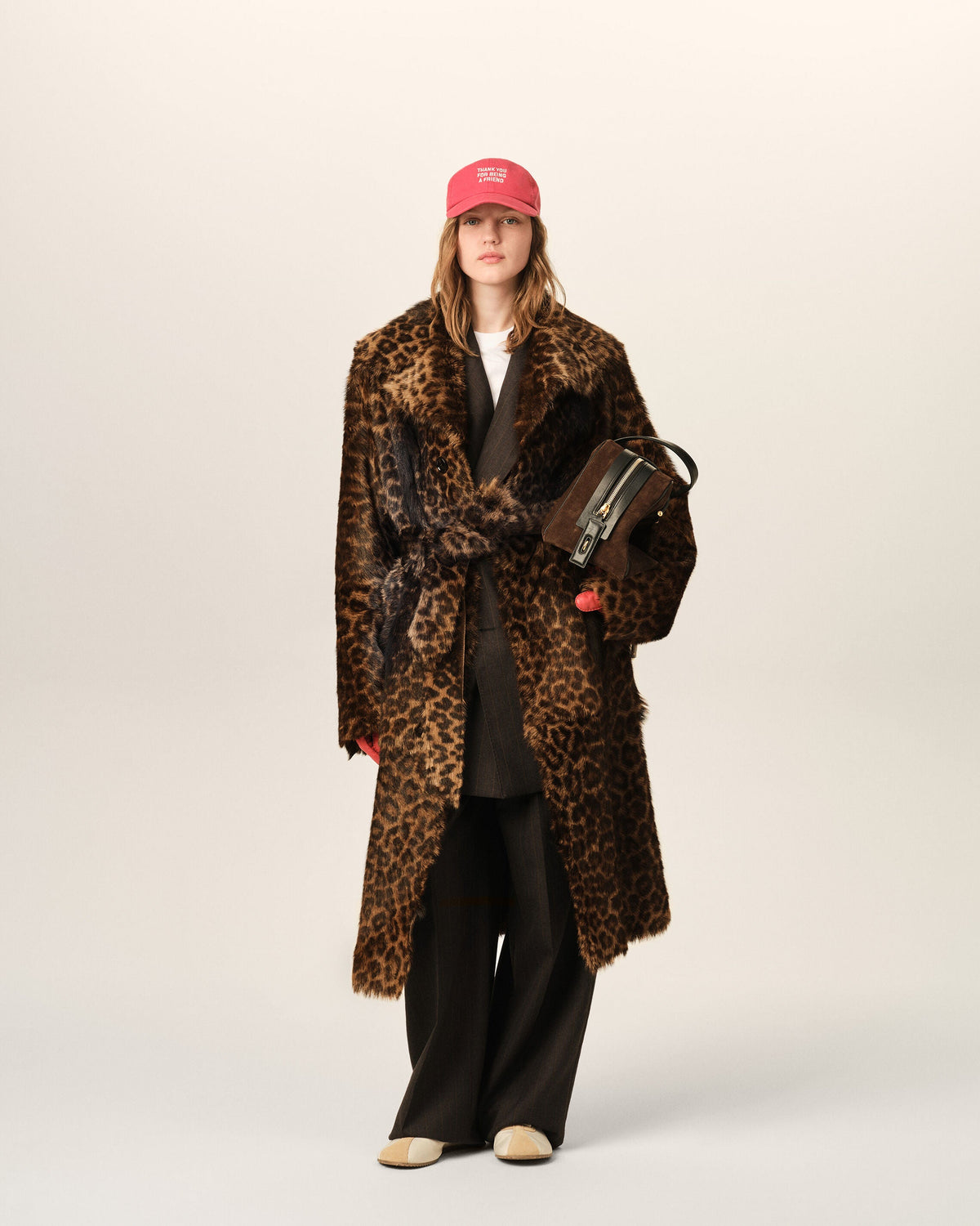 AMI PARIS LONG LEOPARD GOAT LEATHER BELTED COAT — vista 2