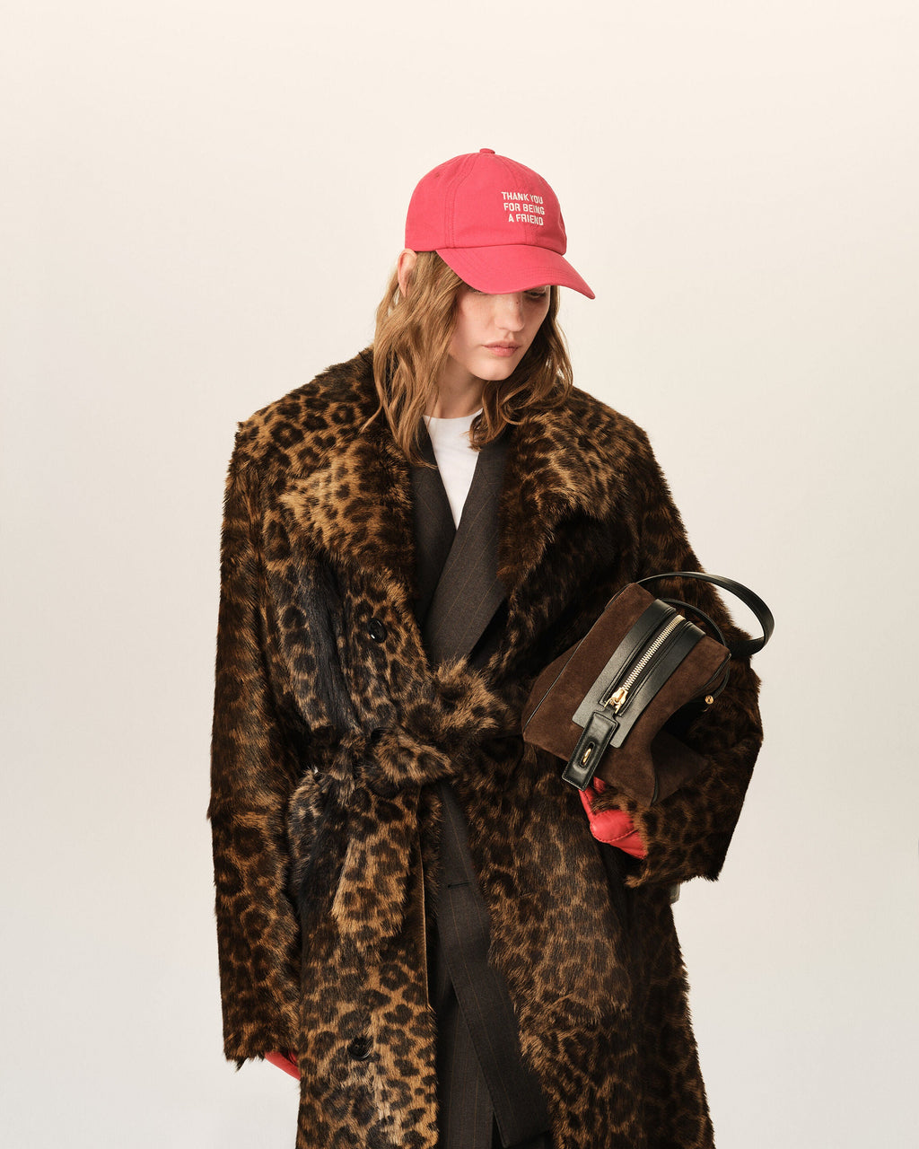 AMI PARIS LONG LEOPARD GOAT LEATHER BELTED COAT — vista 3