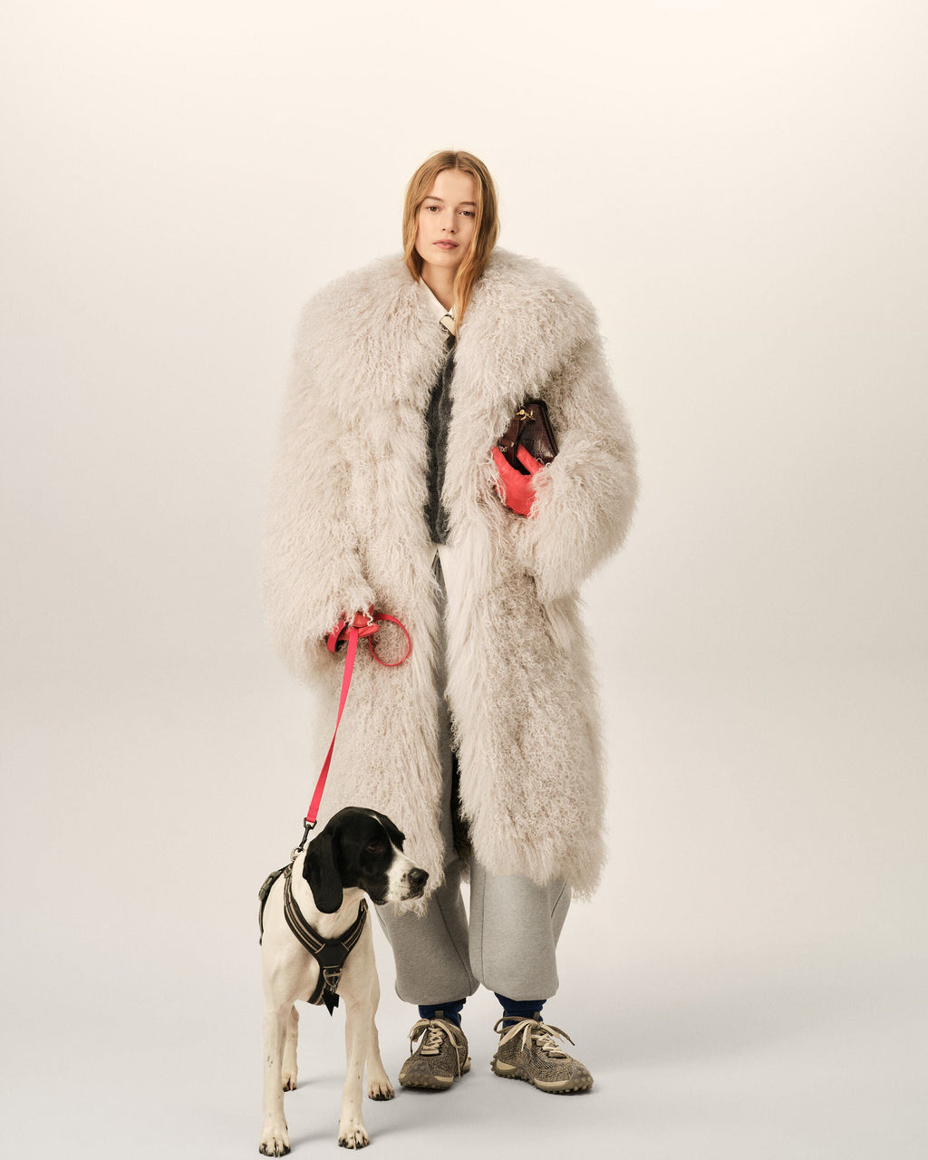 AMI PARIS LONG WHITE LAMB SHEARLING COAT — vista 2