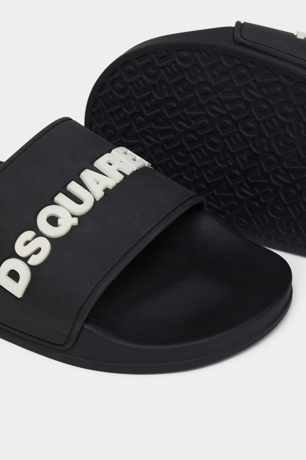 DSQUARED2 LOGO SLIDES BLACK — vista 5