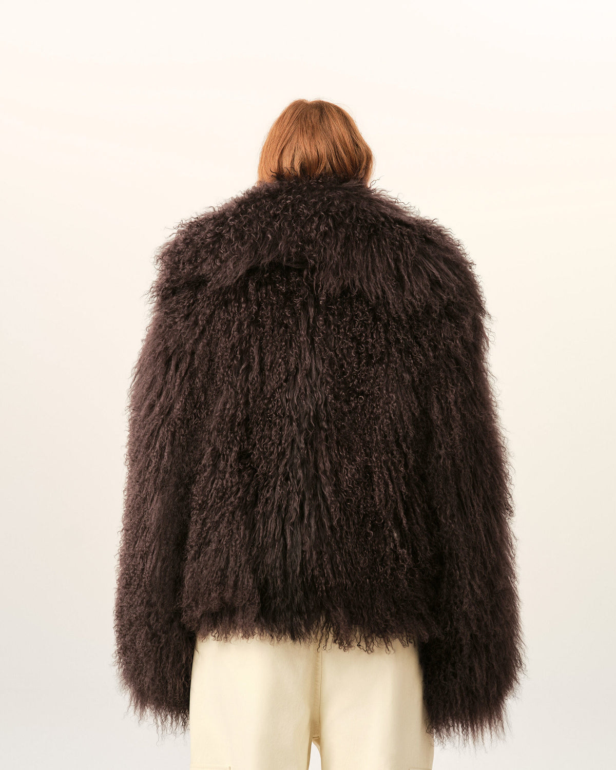 AMI PARIS BROWN LAMB SHEARLING SHORT JACKET — vista 5