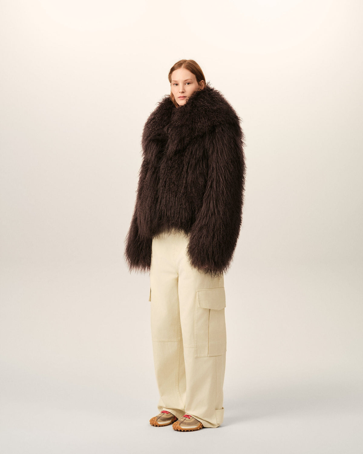 AMI PARIS BROWN LAMB SHEARLING SHORT JACKET — vista 6