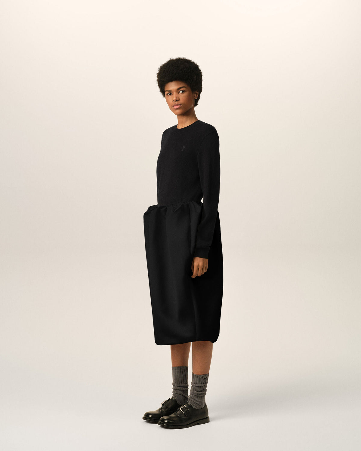 AMI PARIS BLACK MIDI GATHERED SATIN SKIRT — vista 6