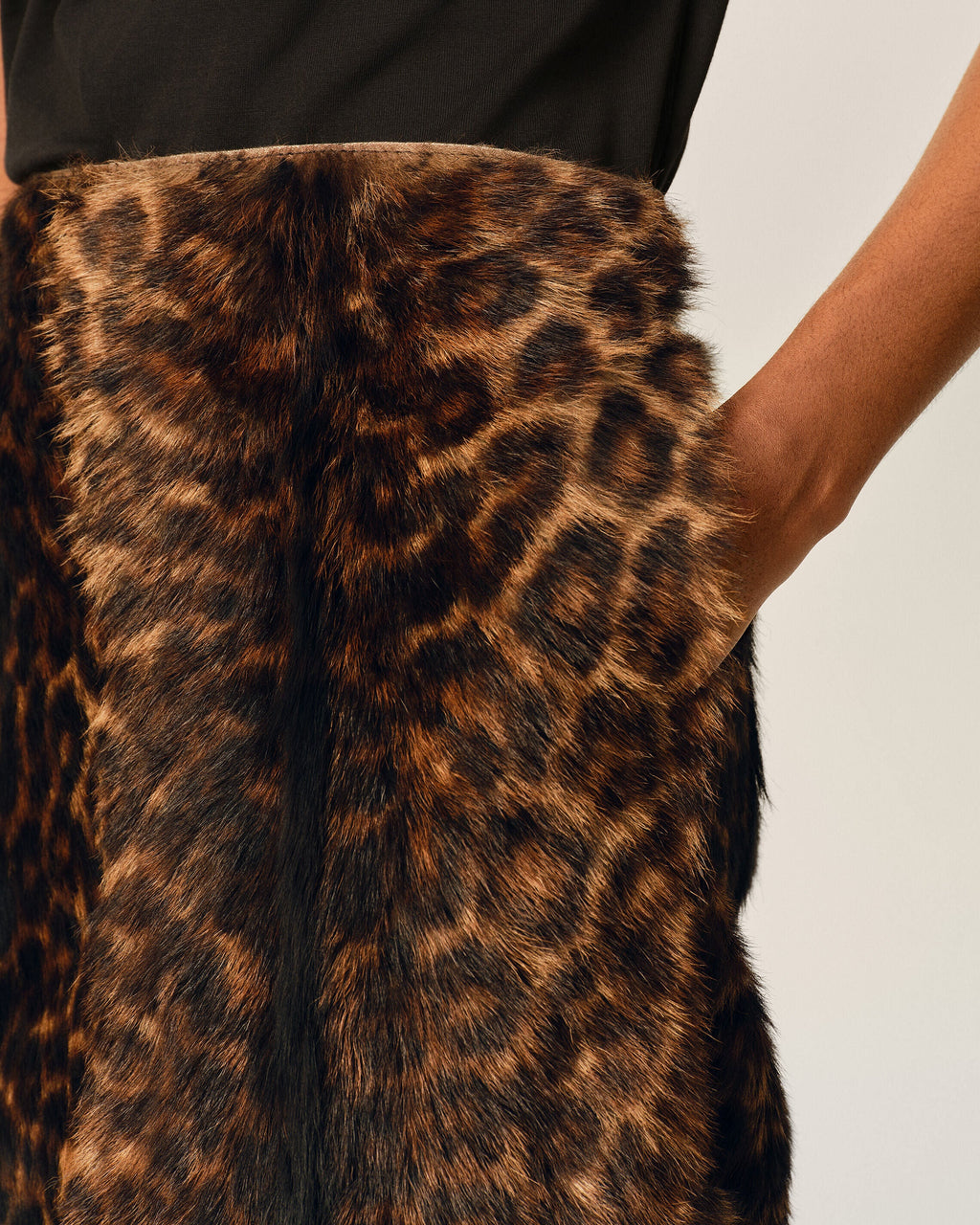 AMI PARIS LEOPARD PRINT MIDI GOAT LEATHER SKIRT — vista 5