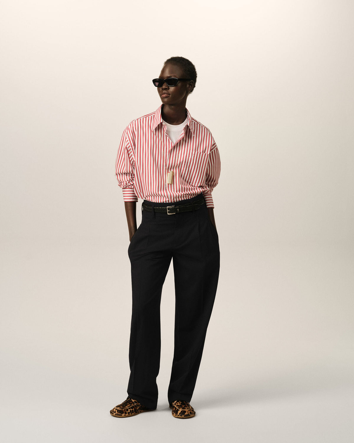 AMI PARIS BLACK TWO-PLEATS WOOL TROUSERS — vista 2