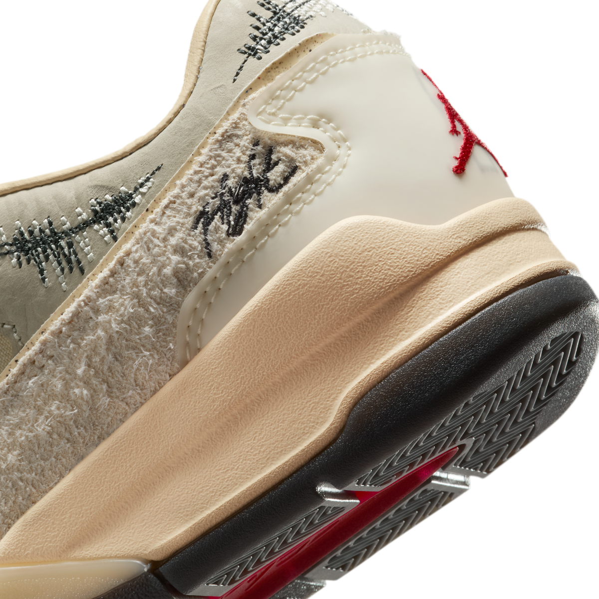 WHO DECIDES WAR TÉLA D’AMORE X JORDAN FLIGHT COURT “THE WORLD IS YOUR COURT” — vista 10