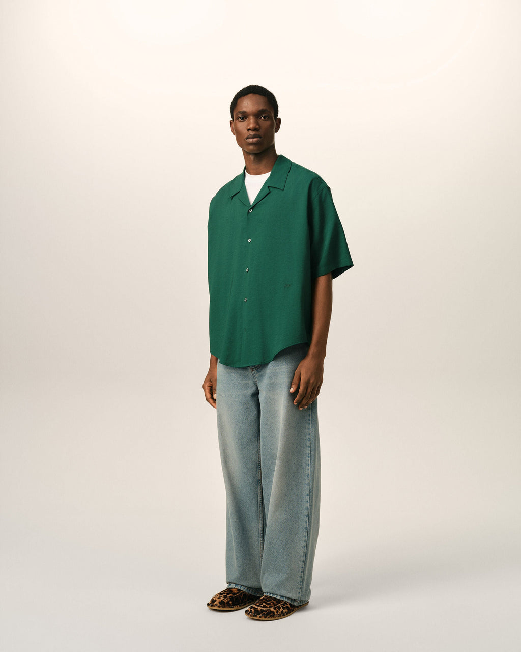 AMI PARIS GREEN BOXY VISCOSE TWILL SHORT-SLEEVE SHIRT — vista 6
