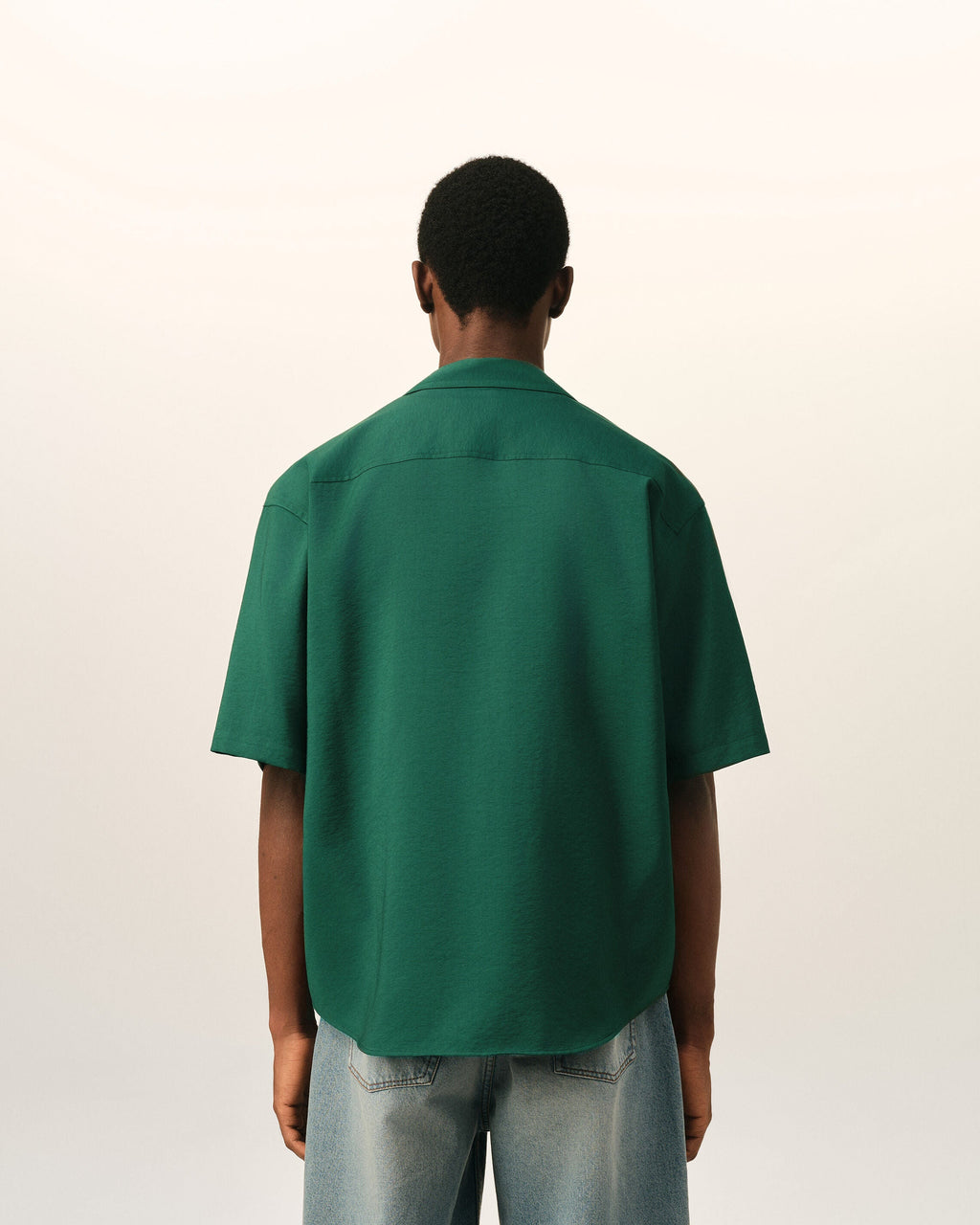 AMI PARIS GREEN BOXY VISCOSE TWILL SHORT-SLEEVE SHIRT — vista 5
