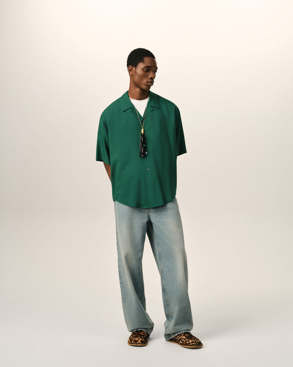 AMI PARIS GREEN BOXY VISCOSE TWILL SHORT-SLEEVE SHIRT — vista 3
