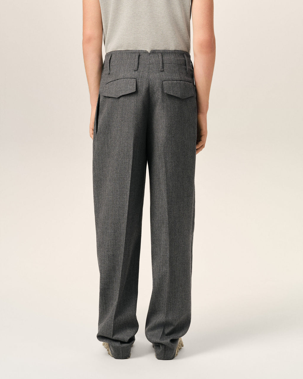 AMI PARIS GREY TWO-PLEATS WOOL TROUSERS — vista 4
