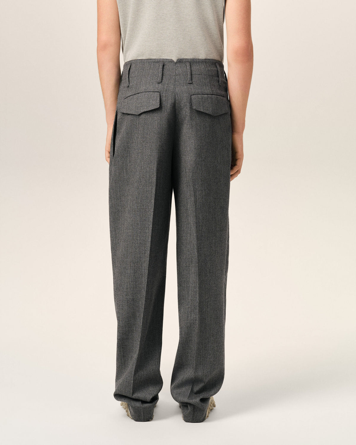 AMI PARIS GREY TWO-PLEATS WOOL TROUSERS — vista 4