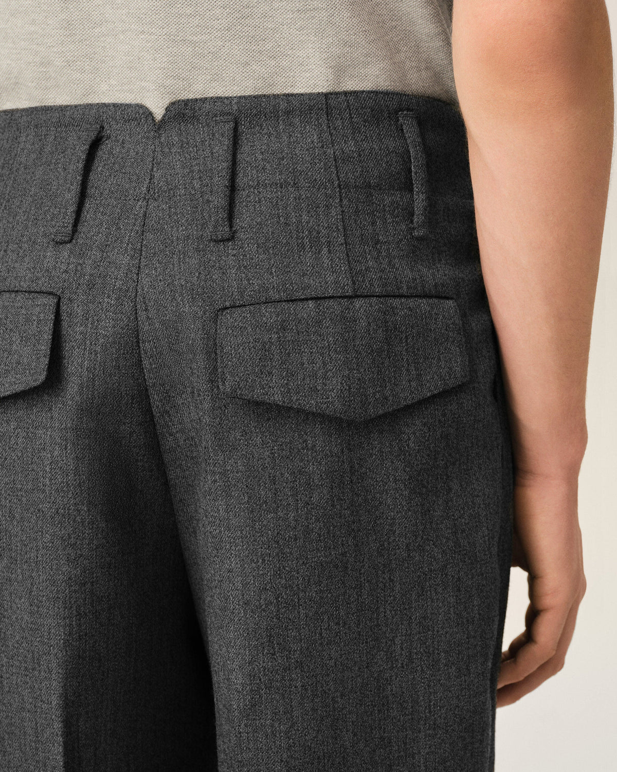 AMI PARIS GREY TWO-PLEATS WOOL TROUSERS — vista 5