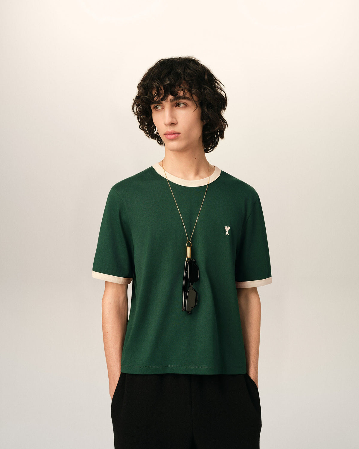AMI PARIS GREEN CONTRASTED COTTON T-SHIRT WITH AMI DE COEUR — vista 2