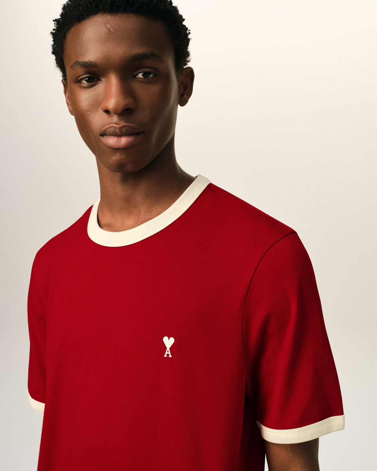AMI PARIS RED CONTRASTED COTTON T-SHIRT WITH AMI DE COEUR — vista 4