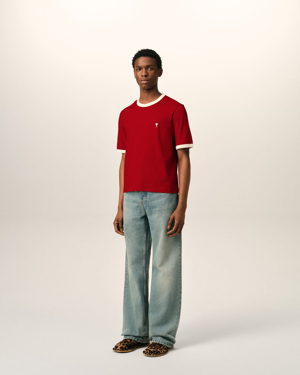AMI PARIS RED CONTRASTED COTTON T-SHIRT WITH AMI DE COEUR — vista 6