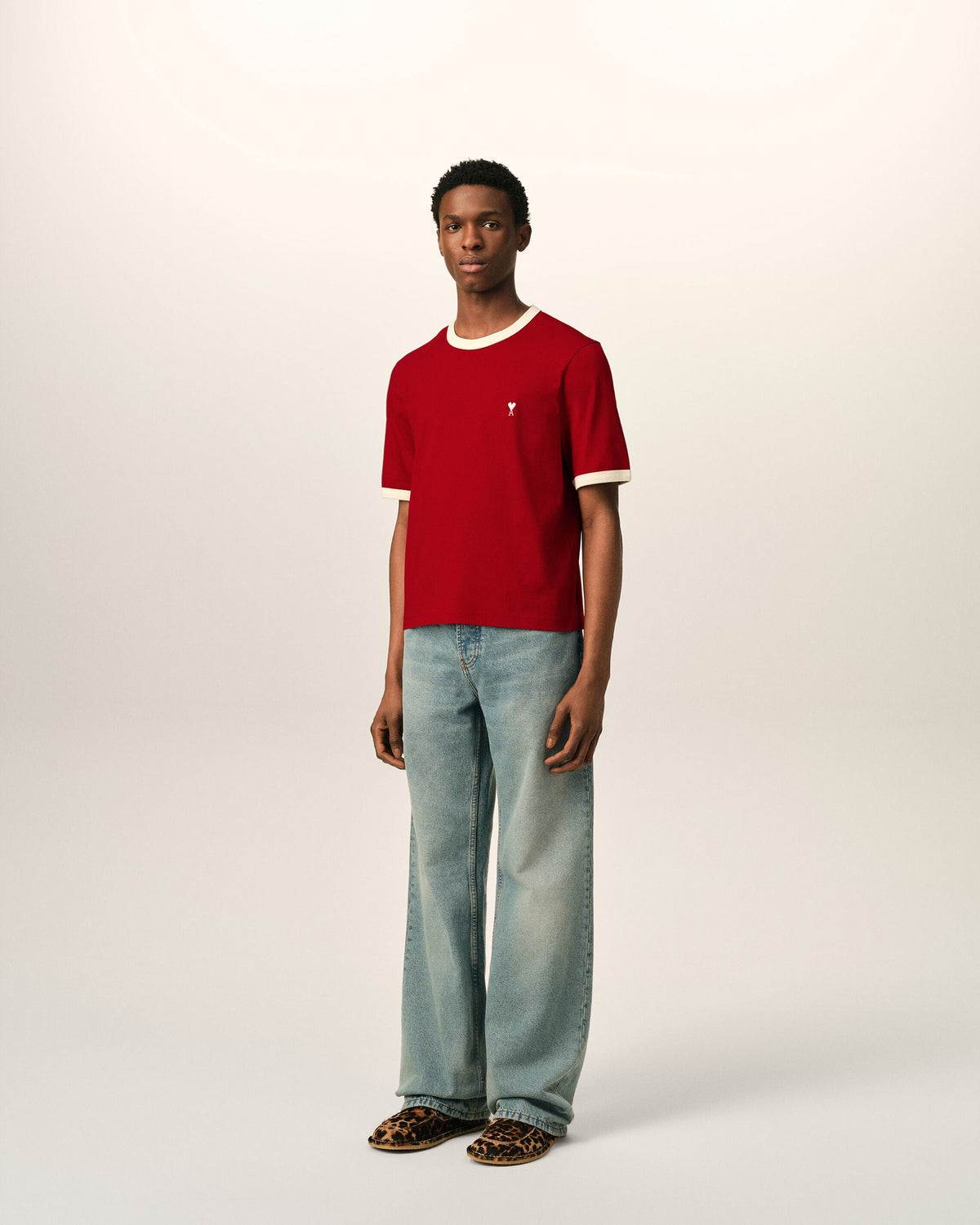 AMI PARIS RED CONTRASTED COTTON T-SHIRT WITH AMI DE COEUR — vista 6