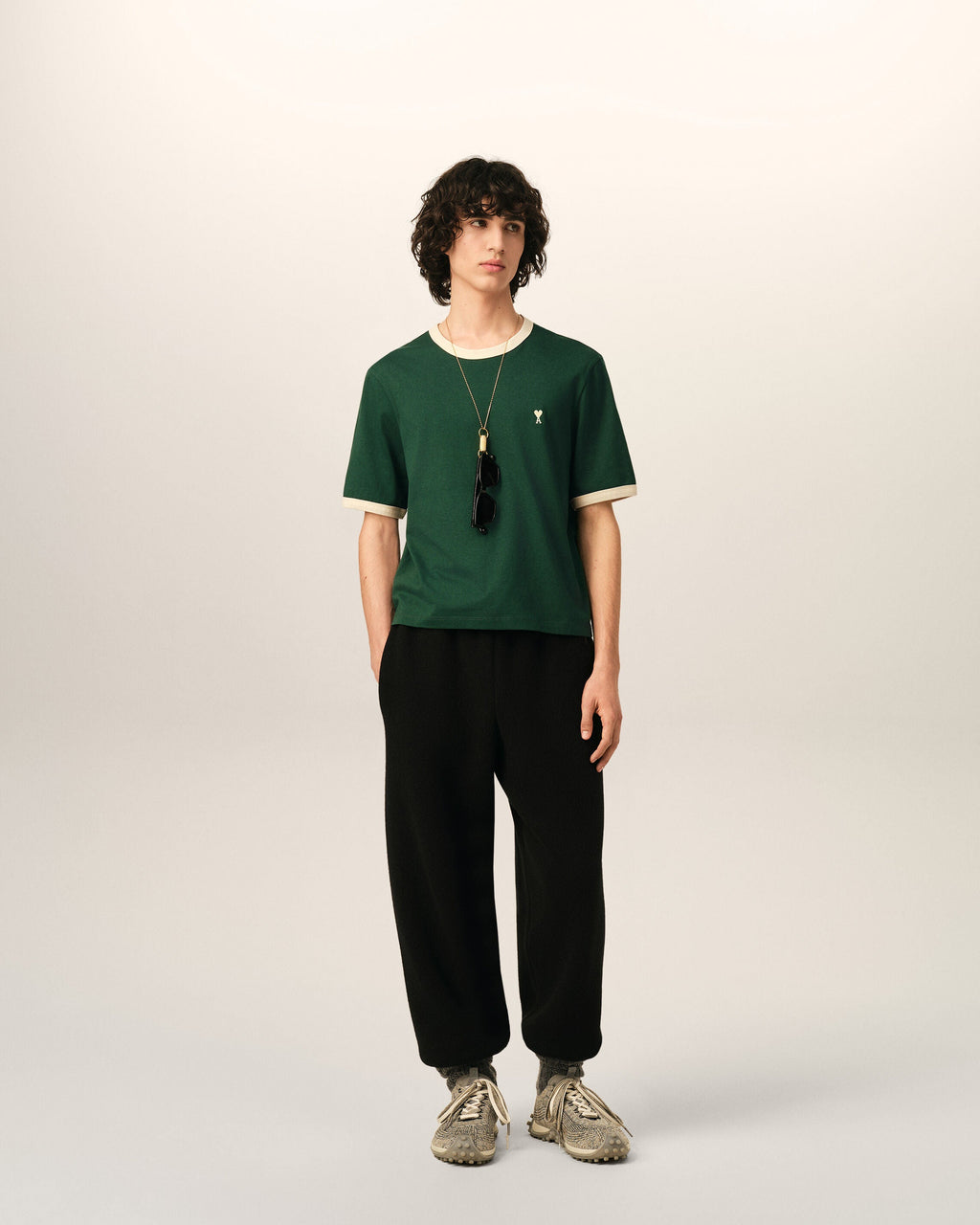 AMI PARIS GREEN CONTRASTED COTTON T-SHIRT WITH AMI DE COEUR — vista 3