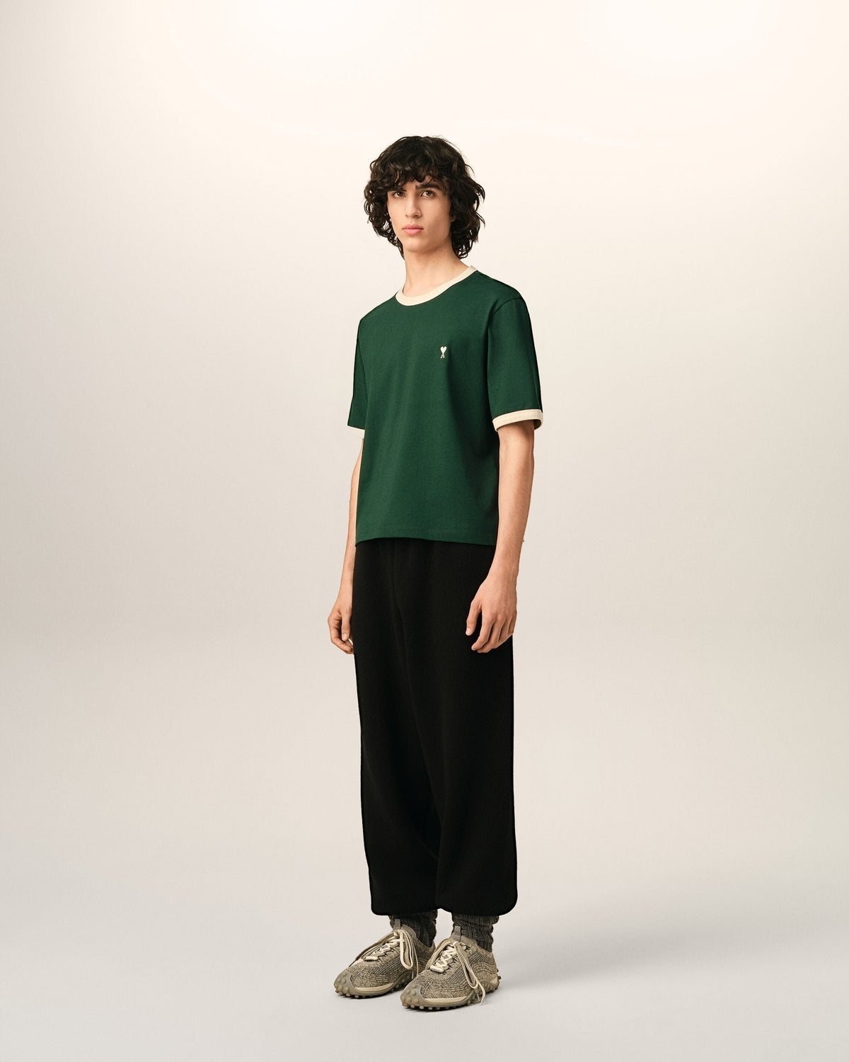 AMI PARIS GREEN CONTRASTED COTTON T-SHIRT WITH AMI DE COEUR — vista 6