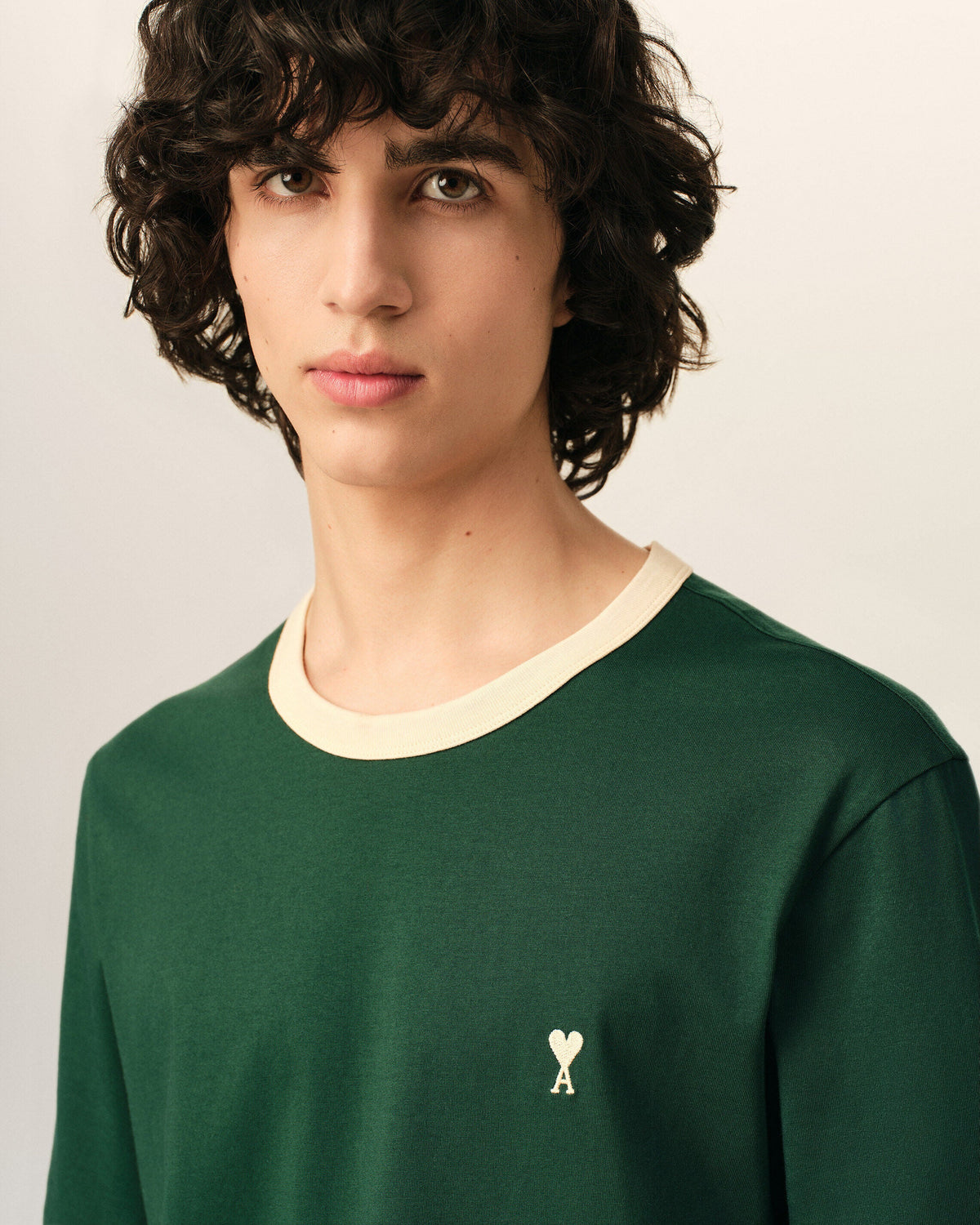 AMI PARIS GREEN CONTRASTED COTTON T-SHIRT WITH AMI DE COEUR — vista 4