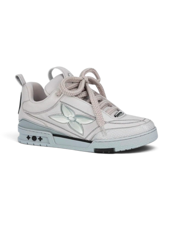 Zapatillas de lujo Louis Vuitton Skate en color gris con cordones gruesos y detalle de flor Monogram de The Hype Company