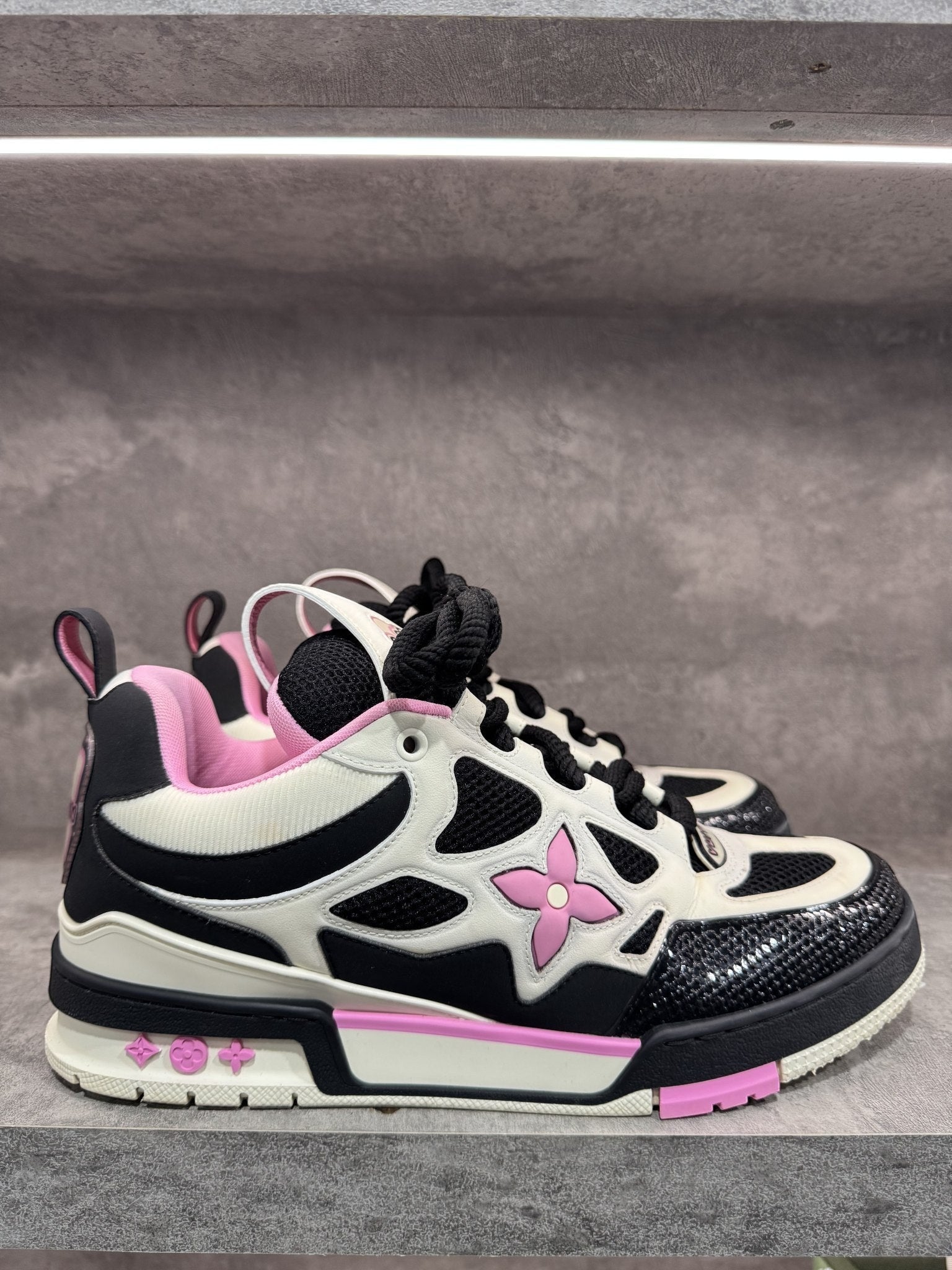 LOUIS VUITTON SKATE PINK BLACK