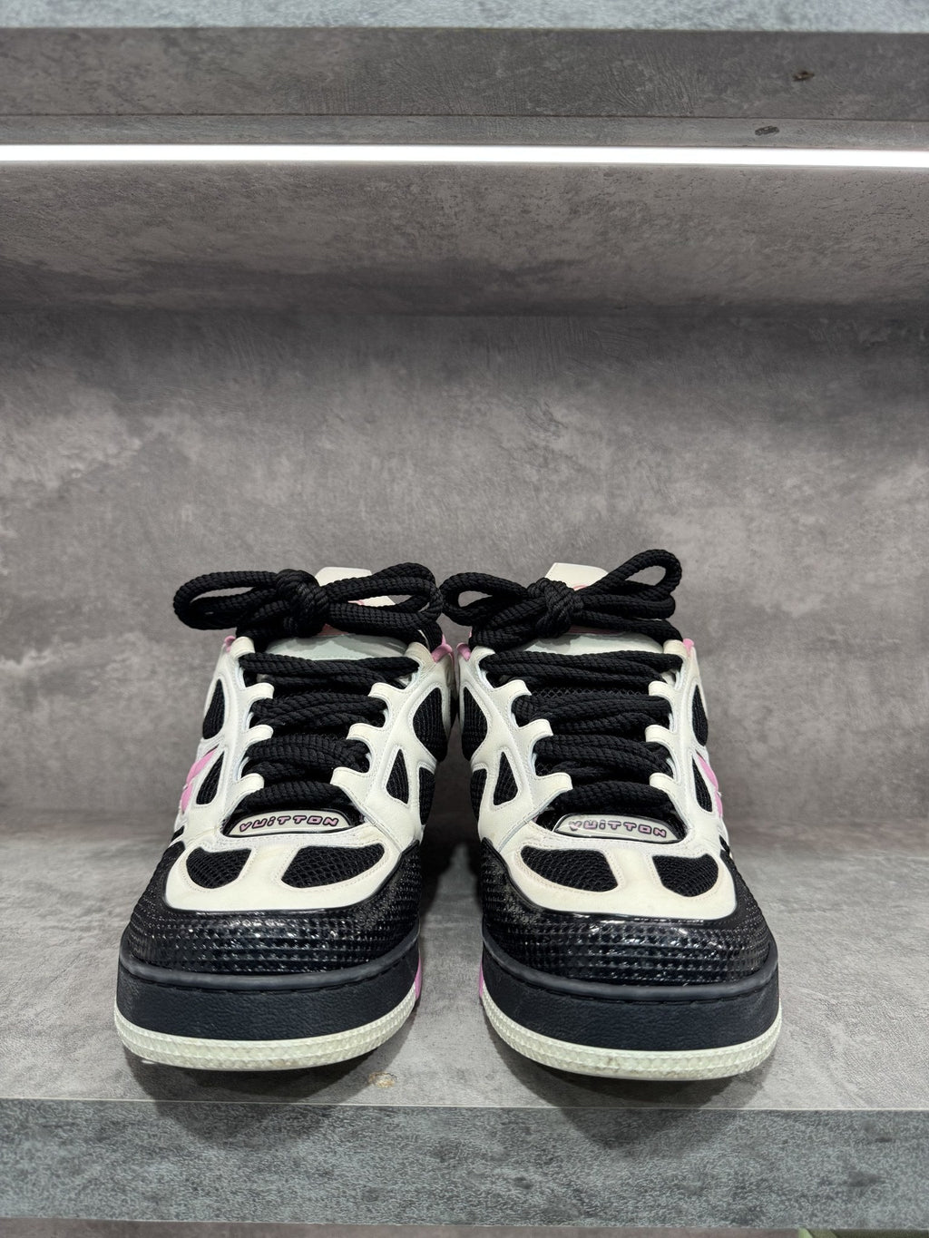 LOUIS VUITTON SKATE PINK BLACK