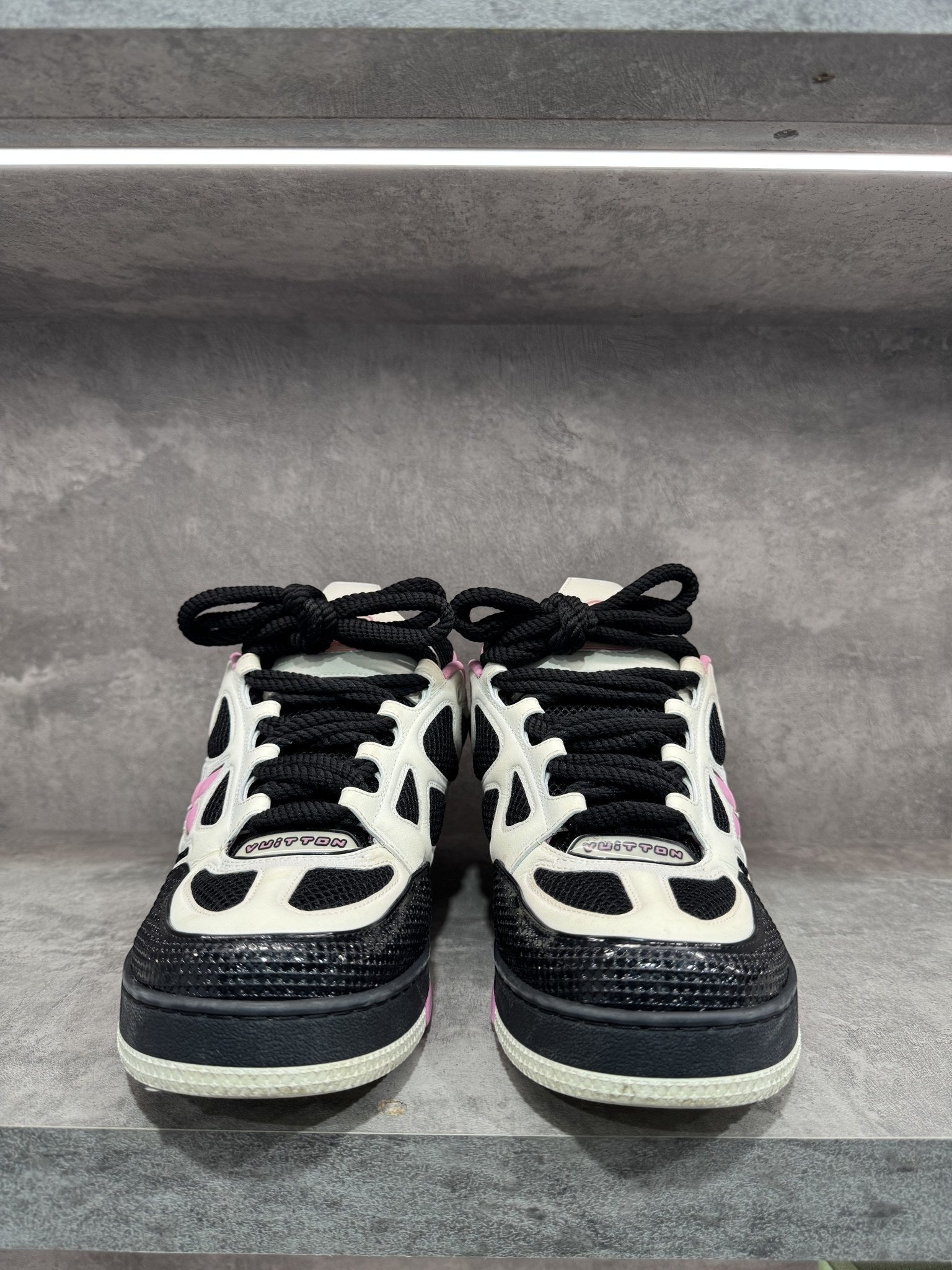 LOUIS VUITTON SKATE PINK BLACK