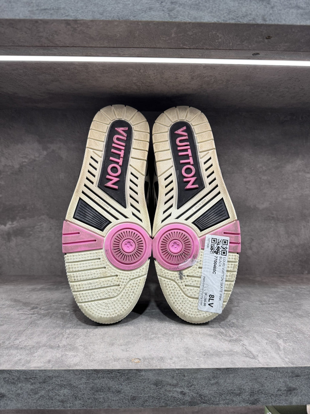 LOUIS VUITTON SKATE PINK BLACK