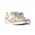 Zapatillas Louis Vuitton Skate en color beige con detalles de flores Monogram, de The Hype Company