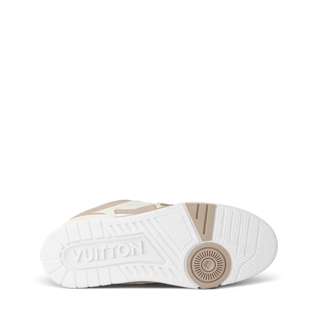 Suela de zapatillas Louis Vuitton Skate beige de The Hype Company con patrón de agarre y logo grabado