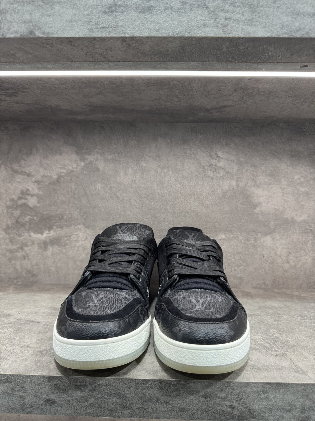LOUIS VUITTON TRAINER BLACK MONOGRAM