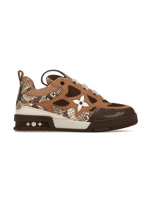 Zapatillas The Hype Company LV Skate con estampado de piel de serpiente, detalles en malla marrón y flores Monogram.