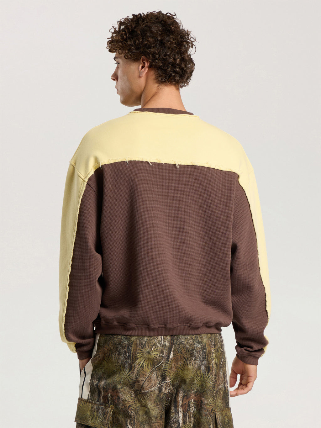 PALM ANGELS VINTAGE LOGO CREWNECK SWEATSHIRT BROWN - LIGHT YELLOW — vista 5