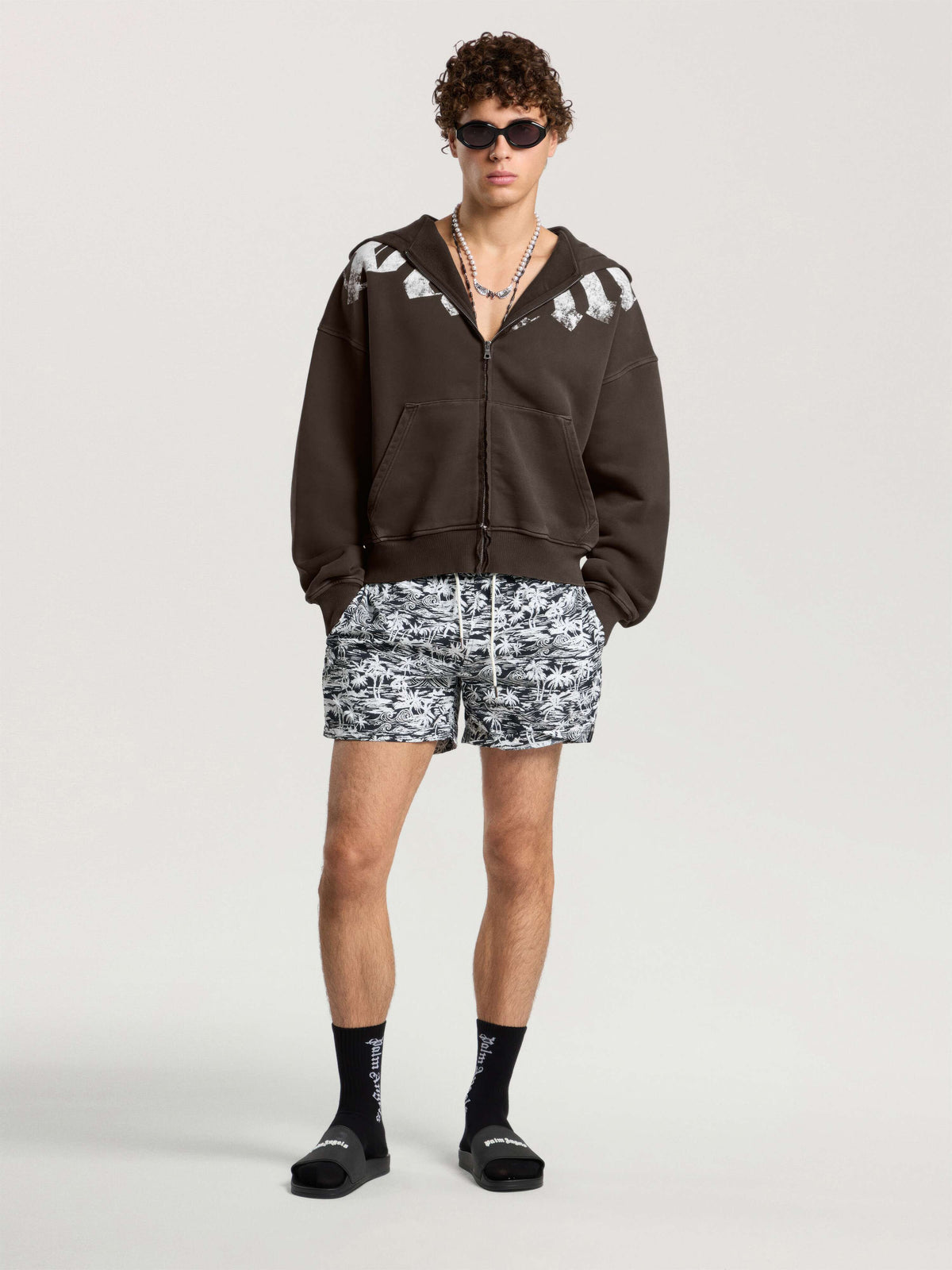 PALM ANGELS BIG NECK LOGO ZIP LOOSE HOODIE BROWN - OFF WHITE — vista 2
