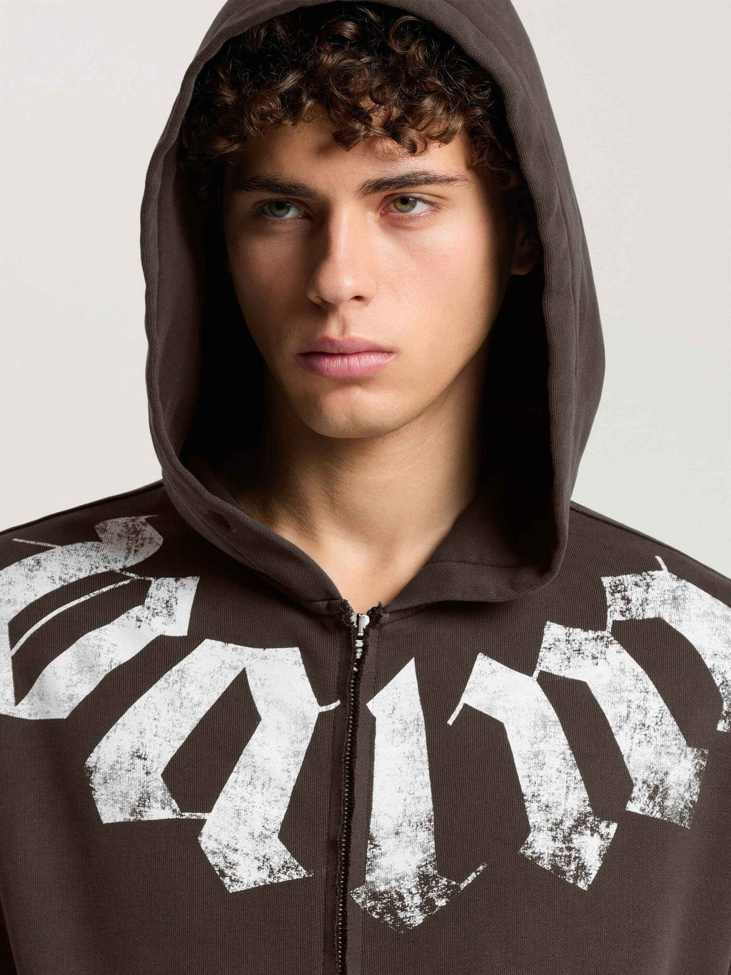 PALM ANGELS BIG NECK LOGO ZIP LOOSE HOODIE BROWN - OFF WHITE — vista 6