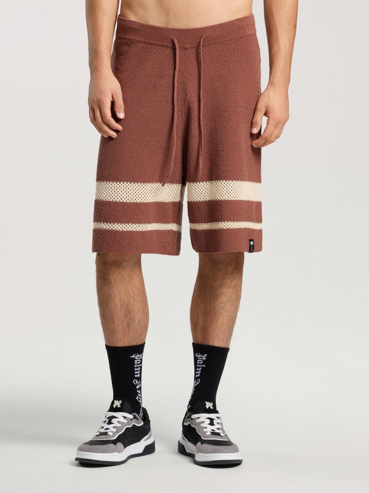 PALM ANGELS PALM TYPE LOOSE KNIT SHORTS BROWN - KAKI — vista 3