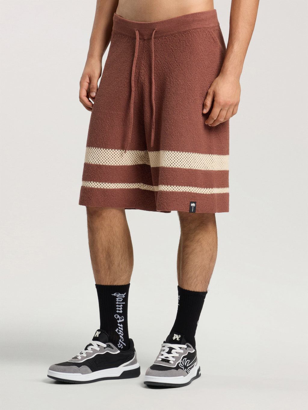 PALM ANGELS PALM TYPE LOOSE KNIT SHORTS BROWN - KAKI — vista 4